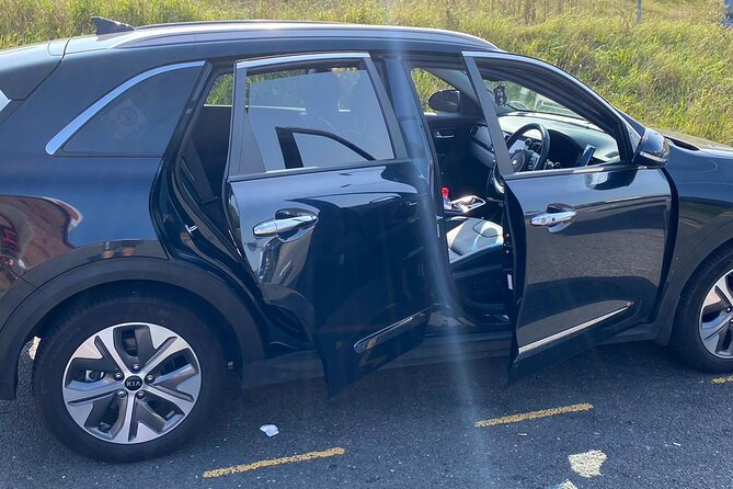 One Way Taxi Transfer from Heathrow Airport to Gatwick Airport - Flight tracking and the 60-minute waiting window