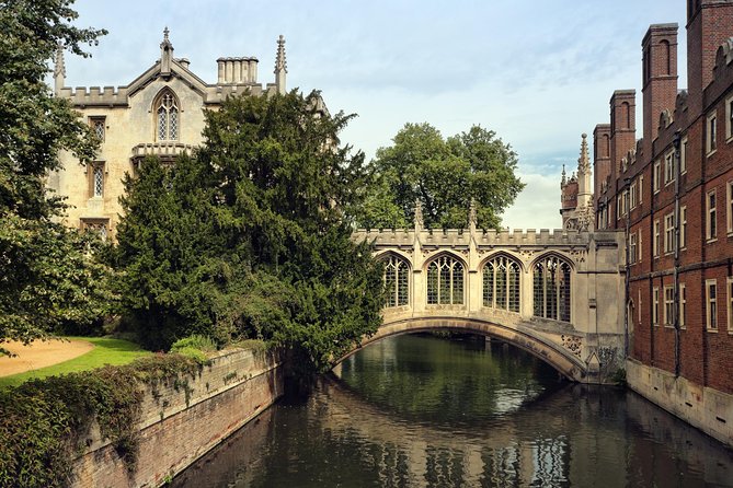 Oxford & Cambridge Universities Tour - Cambridge: river views, college façades, and old rivalry
