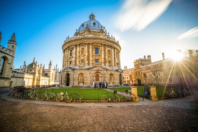 Oxford University Walking Tour by Alumni™ & Optional New College - Balliol and Trinity: the opening lesson in Oxford