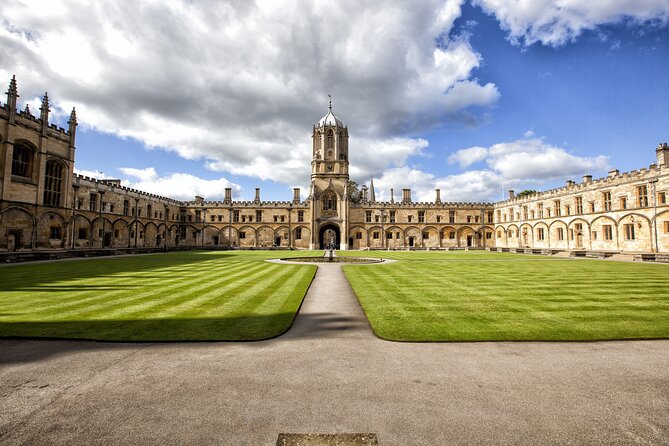 Oxford University Walking Tour by Alumni™ & Optional New College - The Sheldonian Theatre and the Divinity School