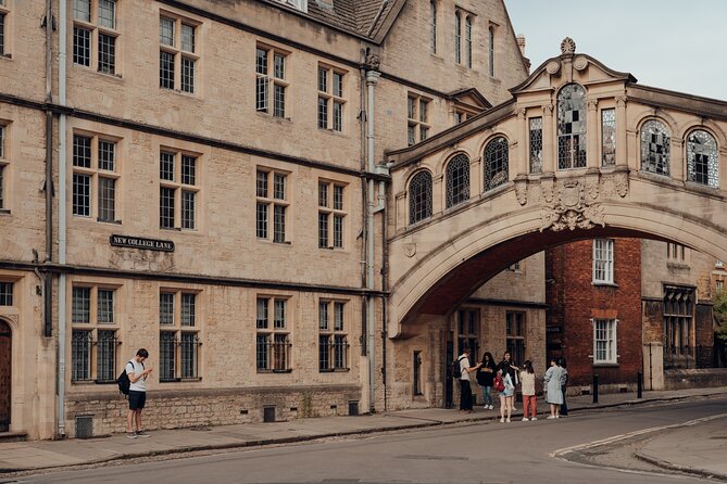 Oxford University Walking Tour by Alumni™ & Optional New College - Bodleian Library and Radcliffe Camera