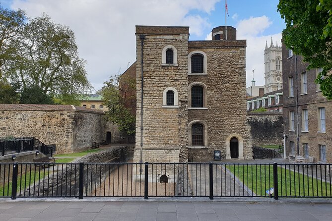 Palaces, Parliament & Power: A Walking Tour of London's Royal City - Westminster Abbey, royal weddings, and royal burials