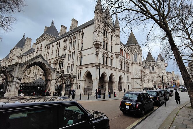 Powerhouse London - Private Walking Tour - Lambeth Bridge brings power into view