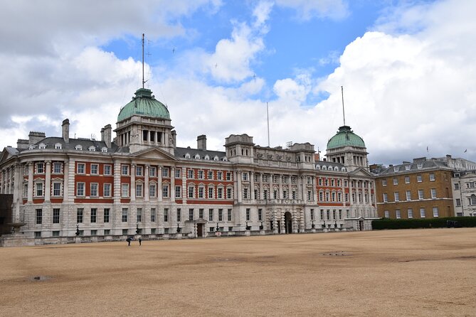 Private 2.5 Hour Taxi Tour of London - London's Greatest Bits! - St James’s Palace and royal working traditions