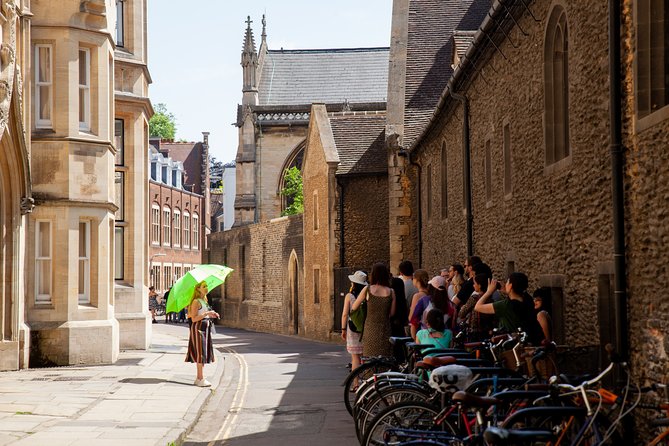 Private 2-Hour Cambridge Walking Tour With University Alumni Guide - St. John’s College and The Backs