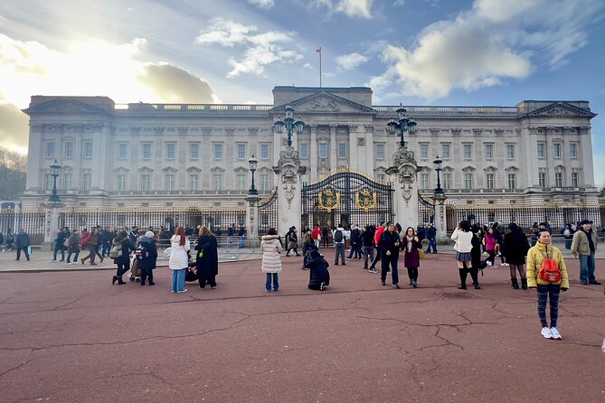 Private 3-Hour London Tour with Pickup – Explore Iconic Landmarks - The driver, the vehicle, and the guiding style