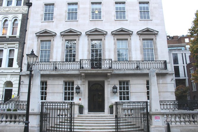 Private 3 hour Poirot Tour of London by Black Taxi - Florin Court and the Whitehaven Mansions moment