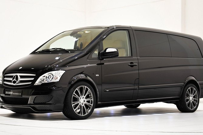 Private Airport Arrival Transfer: London Heathrow to Central London - A private car for your group only