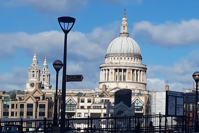Private Arrival Transfer: Gatwick Airport to Central London - From Gatwick Arrivals to Your London Hotel