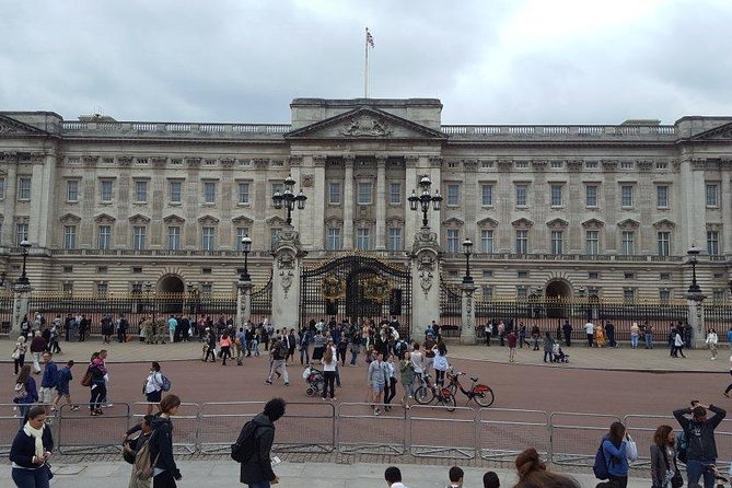 Private Arrival Transfer: Gatwick Airport to Central London - What the Price Really Buys