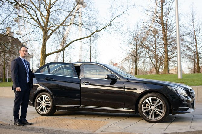 Private Arrival Transfer: Heathrow Airport to Central London - BMW 5 Series or Mercedes E Class comfort