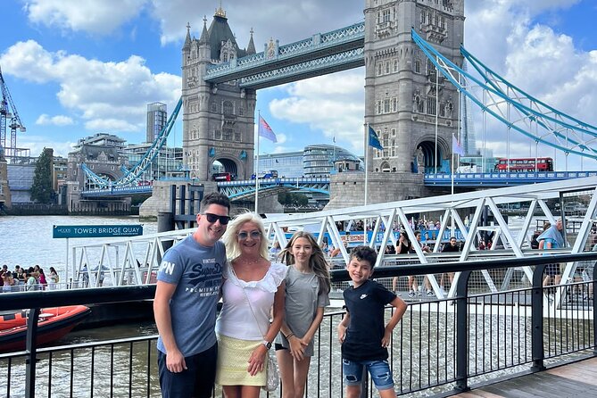 Private Big Sights Taxi Tour of London - St. James’s Palace and the West End squares