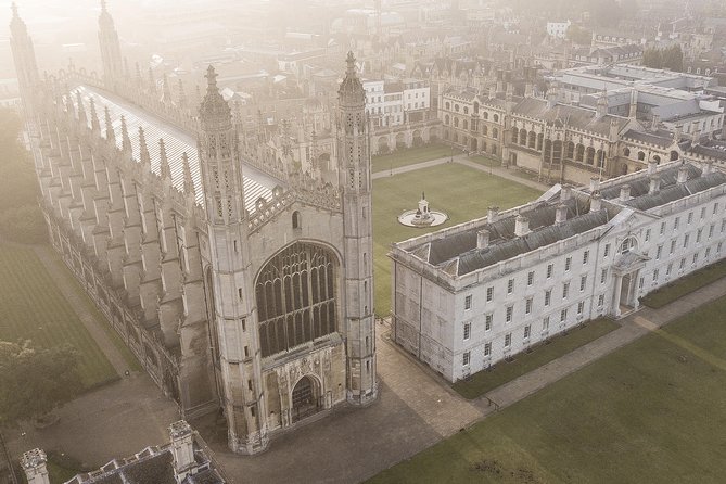 Private | Cambridge University Tour By Alumni™ & King's Chapel - The Eagle and the old Cavendish Laboratory
