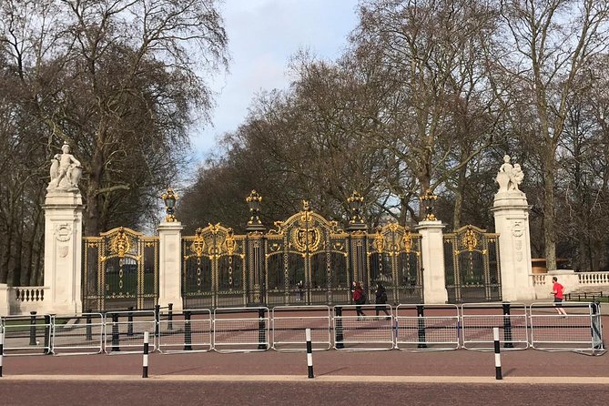 Private Chauffeur at your Disposal in London - Buckingham Palace, Green Park, and Hyde Park