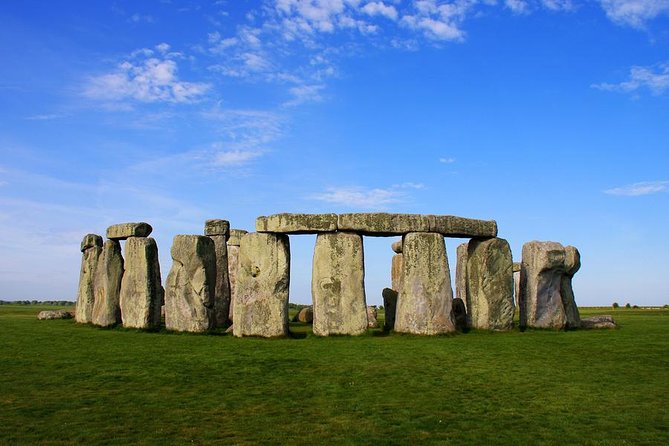 Private Chauffeured Minivan Tour of Stonehenge from London - Arriving at Stonehenge and buying admission