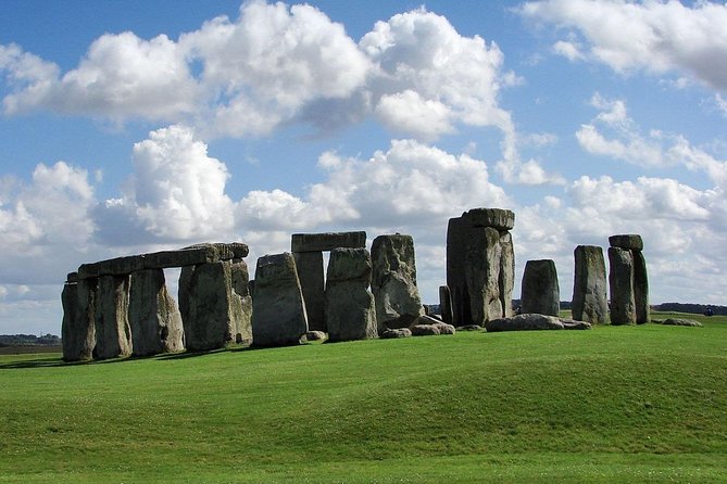 Private Chauffeured Minivan Tour of Stonehenge from London - What the private format changes