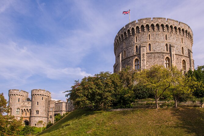 Private Chauffeured Tour to Windsor Castle from London - The chauffeur service in practice