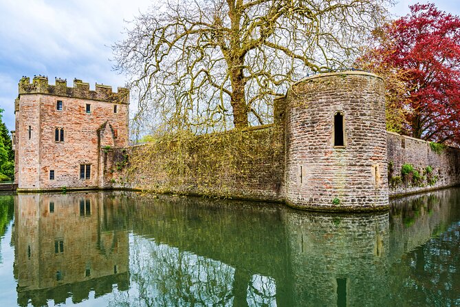 Private Day Tour from Bath to Glastonbury and Wells with Pickup - Glastonbury town, where the mood turns alternative