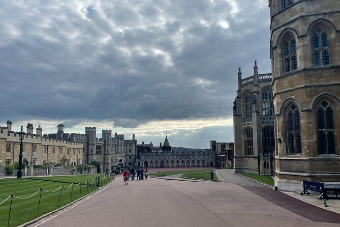 Private Day Tour to Bath and Windsor Castle - What the guide adds to the experience