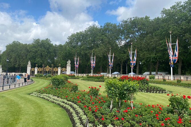 Private Day Tours in London - Royal London at St. James’s Park and Buckingham Palace