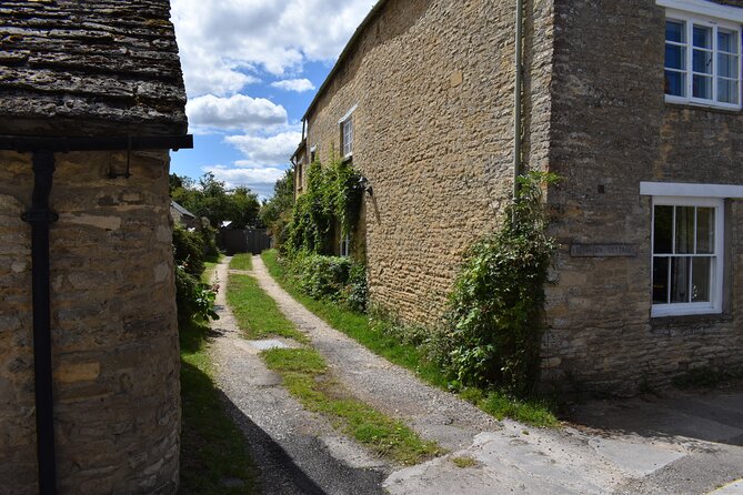 Private Downton Abbey Tour, including Bampton, Cogges Farm, and Highclere - Guides who bring the show back into focus