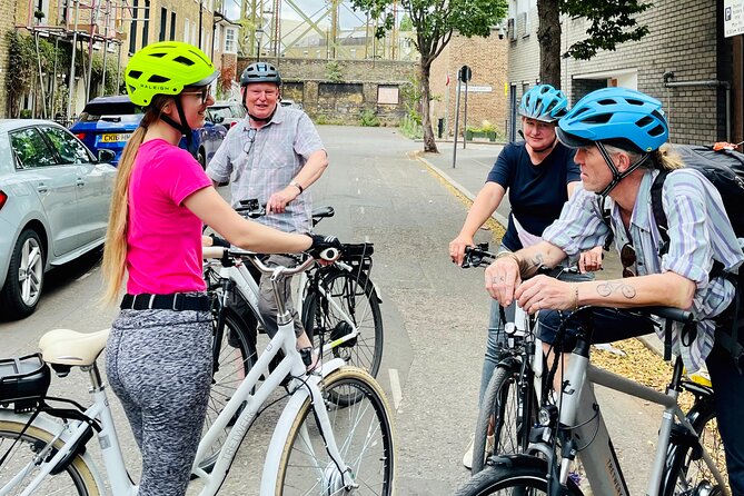 Private E-Bike Cycling Tour Destination London - The Peace Pagoda and Albert Bridge