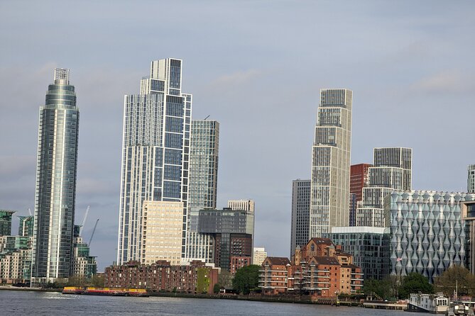 Private E-Bike Cycling Tour Destination London - Vauxhall City Farm and the Oval