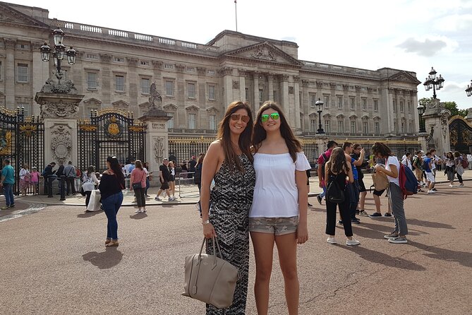 Private Full-Day London Tour by Foot & Public Transport - The Thames, Trafalgar Square, and a useful pause