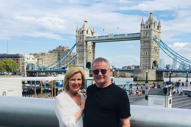 Private Full-Day London Tour by Foot & Public Transport - London Bridge, Fleet Street, and an old pub