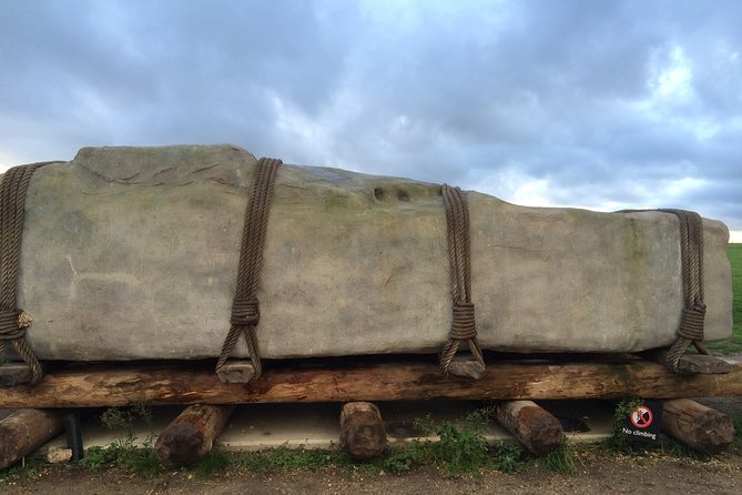 Private Full-Day Tour of Stonehenge and Bath from London - What the guide adds to the day