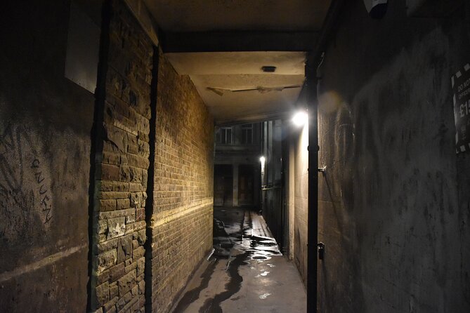 Private Ghosts and Gore Walking Tour of London - Temple Bar, Newgate, and the punishment of crime