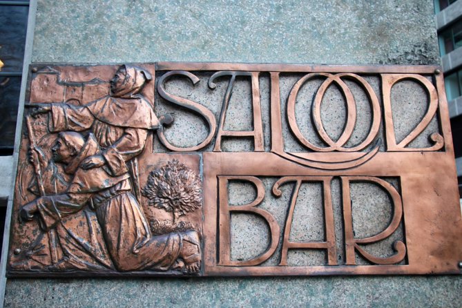 Private Group: Historical Pub Walking Tour of London - Dickensian streets, old tailoring, and court-side gossip