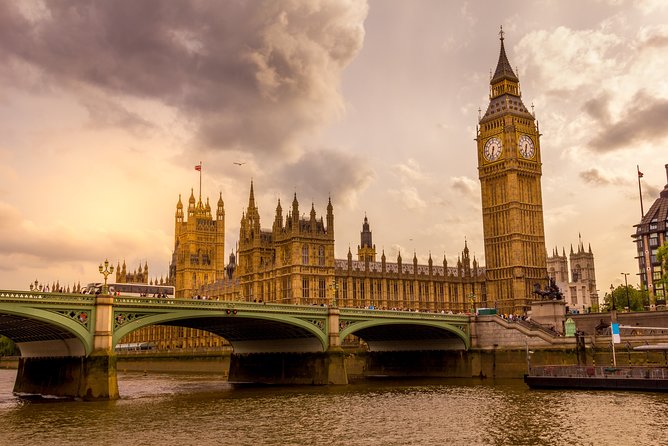 Private Guided London Highlights Walking Tour - St. James’s Park and palace life