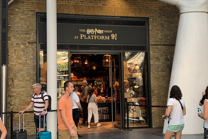 Private Guided Tour of Harry Potter Locations - English/ Italian - Starting at King’s Cross and Platform 9 3/4
