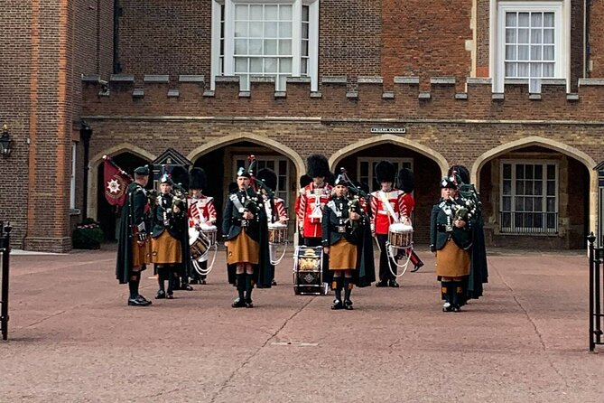 Private Guided Tour of London Landmarks - English or Italian - Trafalgar Square and London in public view