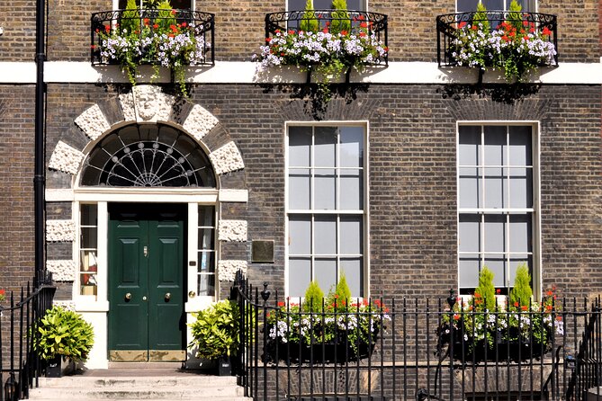 Private Guided Walking Tour of Bloomsbury, London - Tavistock Square, monuments, and the memory of war