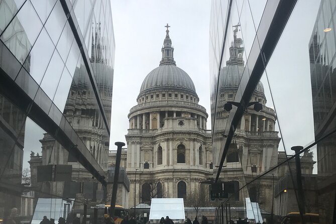 Private Half Day Tour on a London Cab - St Paul’s Cathedral and the City of London