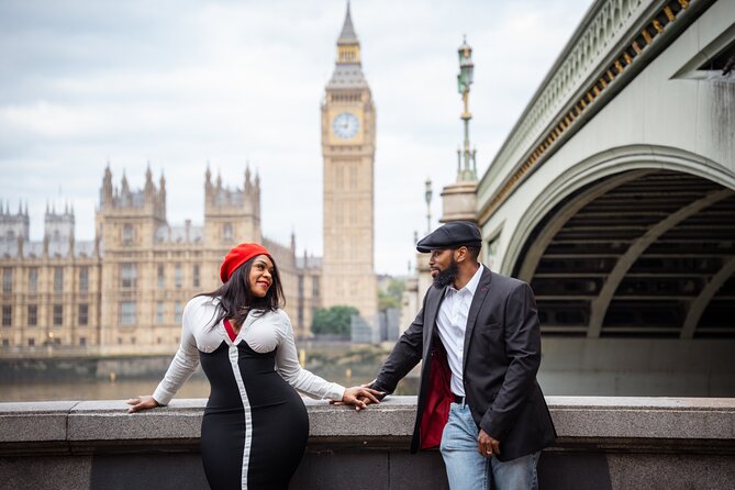 Private landmarks photoshoot for families and couples - Buckingham Palace is reserved for VIP bookings