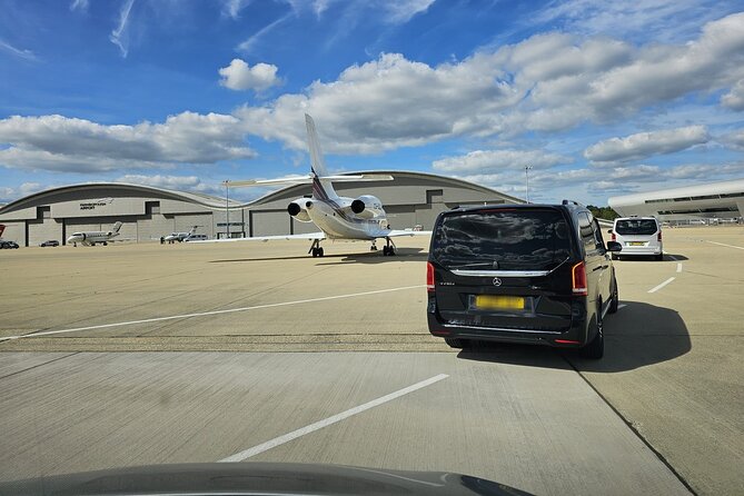 Private limo transfers Gatwick Airport to/from any London hotel - Meeting your chauffeur at Gatwick Airport