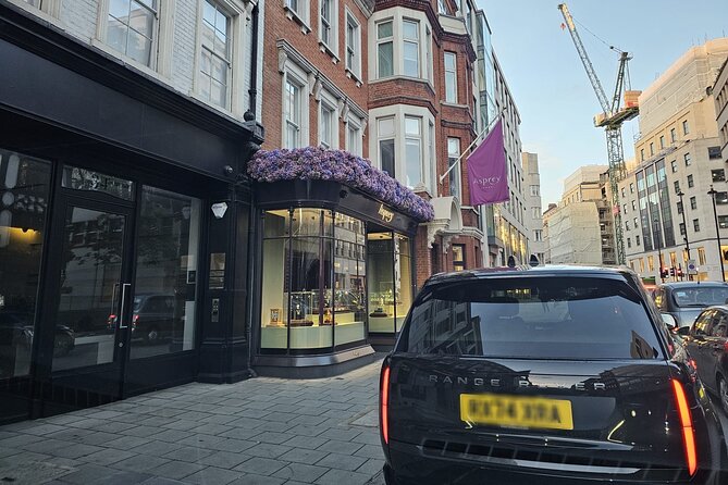 Private limo transfers Gatwick Airport to/from any London hotel - Hotel pickup for the return to Gatwick