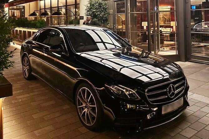 Private limo transfers Gatwick Airport to/from any London hotel - The chauffeur service and personal care