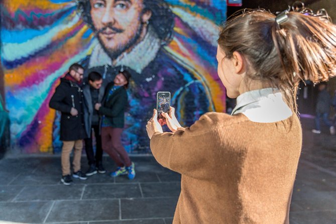 Private London Photoshoot Tour - Big Ben, Parliament, and a storybook courtyard