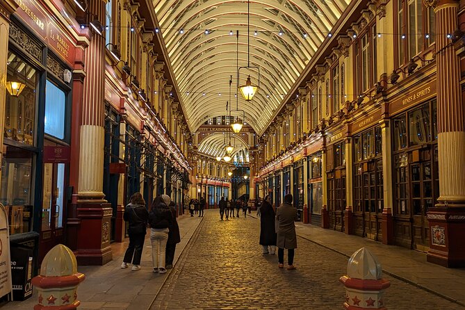 Private London Tour by Night including Pick up from Hotel - Buckingham Palace and the guard-change timing problem