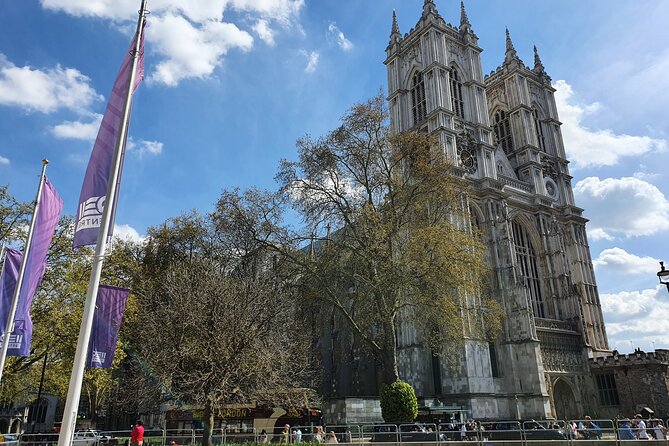 Private London Westminster Area Self-Guided Tour - Horse Guards Parade and the working royal guard