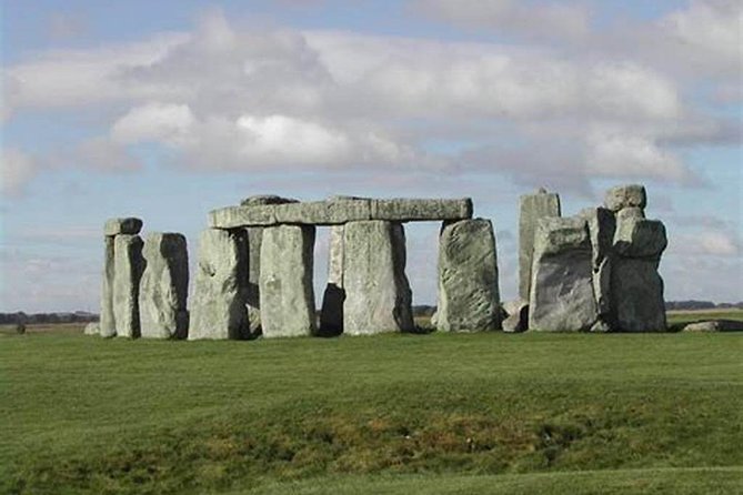 Private Luxury Sunrise Stonecircle Fully Guided Tour - Avebury at sunrise: the quieter stone circle