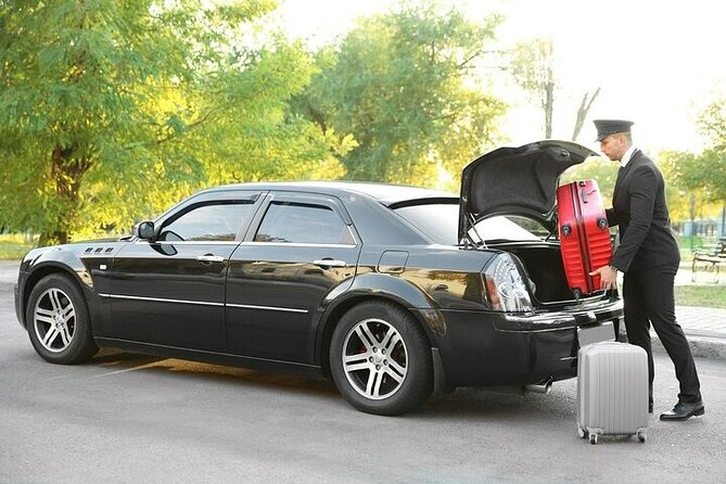 Private Oneway Airport Transfer London to London Heathrow Airport - Booking, cancellation, and child-seat details