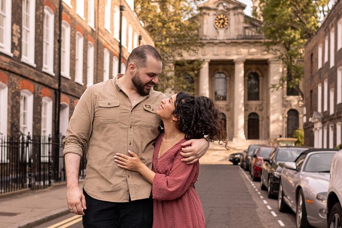 Private Photoshoot Experience in London - Walking through Westminster with a private photographer