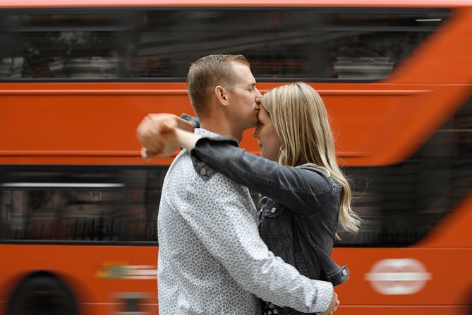 Private Photoshoot in Piccadilly Circus - Why Piccadilly Circus works for vacation photos