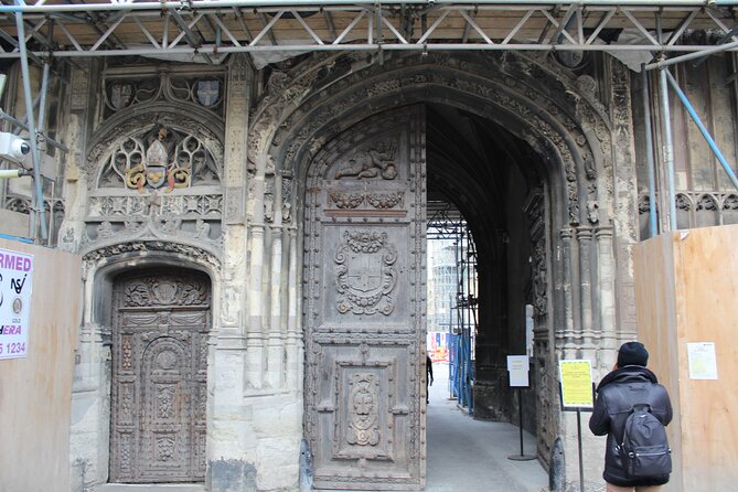 Private Round Trip Transfer from London to Canterbury Cathedral and Leeds Castle - The London pickup and the extra £15 charge