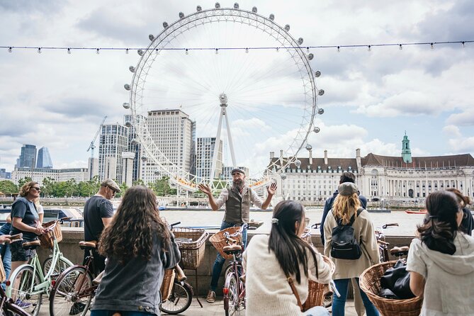 Private Royal London Bike Tour with pub & street art - Westminster backstreets and schoolyard stories